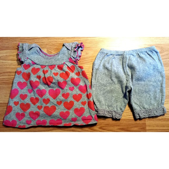 Girl's Size 3-6 M Month 2 Piece Amy Coe Gray Ruffled Heart Designed Top & Shorts - Picture 1 of 8